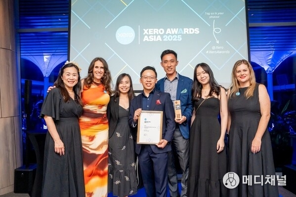 From left to right: Esther Li, Koren Wines (Managing Director, Xero Asia), Teo Shiu Wen, Tan Li Han (Founding Partner, WLP Group), Neo Peng Hong, Tricia Ting, Sarah Foo (Head of Sales, Xero Asia). The photograph was taken during the Xero Asia Awards 2025, where WLP Group was honoured as the e- Invoicing Champion of the Year (Singapore) for its exceptional dedication to helping businesses adopt and benefit from digital e-invoicing solutions. (Photo: Xero Asia Awards 2025)