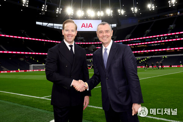 Ryan Norys, Chief Revenue Officer, Tottenham Hotspur, and Stuart A. Spencer, AIA Group Chief Marketing Officer, marking a new chapter in the partnership