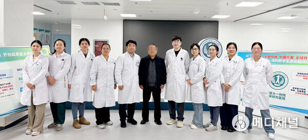 Picture: The world’s first patient of the gene-editing therapy targeting APOC3 (Correctseq’s CS-121) for hyperlipidemia (the 6th from the right) has successfully completed dosing and been discharged.