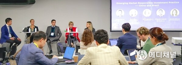 At the breakout session hosted by E Fund.