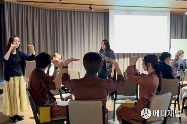 Sign Language Lessons