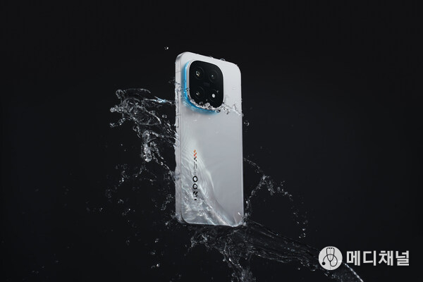 iQOO 15 provides a seamless and enduring experience, built for both performance and longevity.