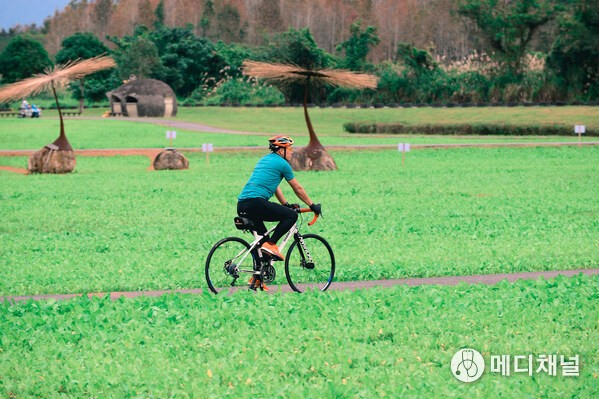Taiwan has well-planned tourist bicycle paths