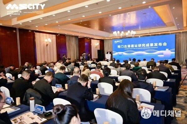 Photo shows a scene of the Shuomen Ancient Port Site Research Results Press Conference held in Wenzhou City of Zhejiang Province, east China.