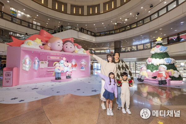 ハーバーシティの《Threads of Love》インスタレーションでは、Sundae Kidsによる巨大なピンクのギフトハウス《This is for You》と、夢のような《Cloud-Kissed》クリスマスツリーが楽しめます。