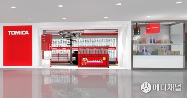 The major highlight of the store is the dedicated TOMICA BRAND STORE within Toys“R”Us first introduced in South East Asia, opening on 18 December.