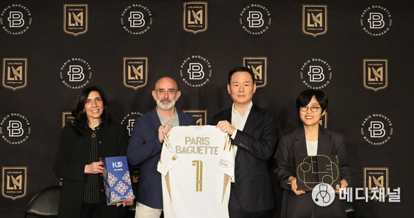 Paris Baguette and Los Angeles Football Club hold an official partnership ceremony at BMO Stadium in Los Angeles, California. From right: Yeon Jeong Kim, CMO, Paris Baguette HQ; Jin Soo Hur, Vice Chairman, Paris Baguette; Larry Freedman, Co-President, LAFC; and Cathy Chavenet, CMO, Paris Baguette U.S.