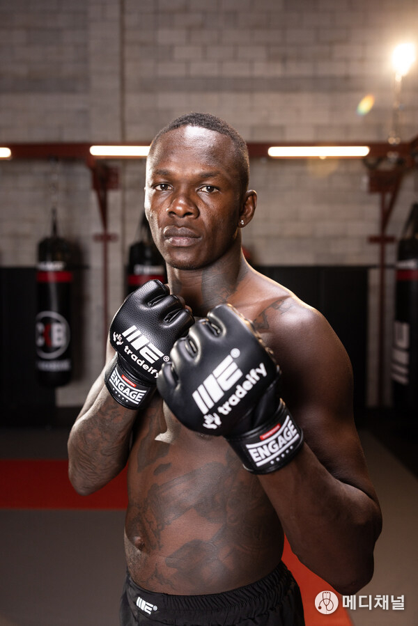 Israel Adesanya becomes the Global Brand Ambassador for Tradeify