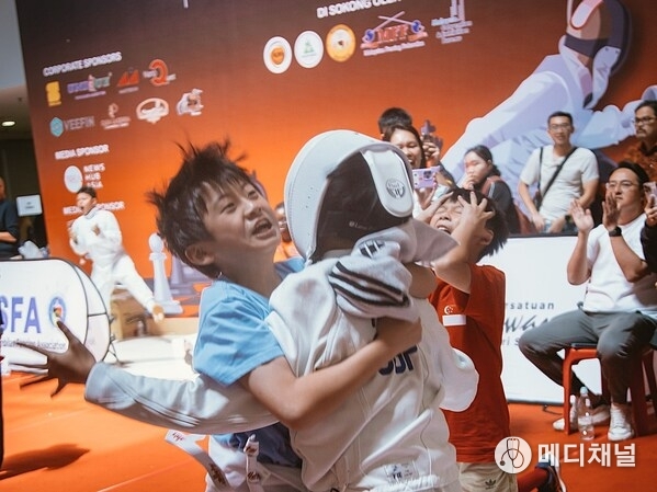 Fencers celebrate victory at the Negeri Sembilan Youth Challenge 2025 in Seremban, Negeri Sembilan, Malaysia. | Photo by Negeri Sembilan Fencing Association / NHA File Photo