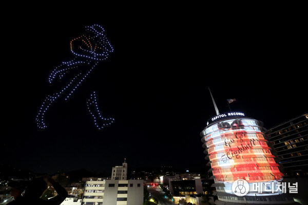 Johnnie Walker lights up the skyline of Los Angeles with large scale animations to celebrate music’s biggest weekend
